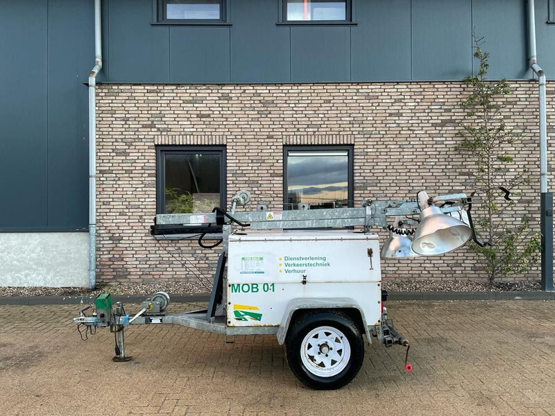 Perkins Mecc Alte Spa 5 kVA Mobiele Lichtmast Aggregaat Light Tower - Világító állvány: 1 kép. Perkins Mecc Alte Spa 5 kVA Mobiele Lichtmast Aggregaat Light Tower - Világító állvány: 1 kép.
