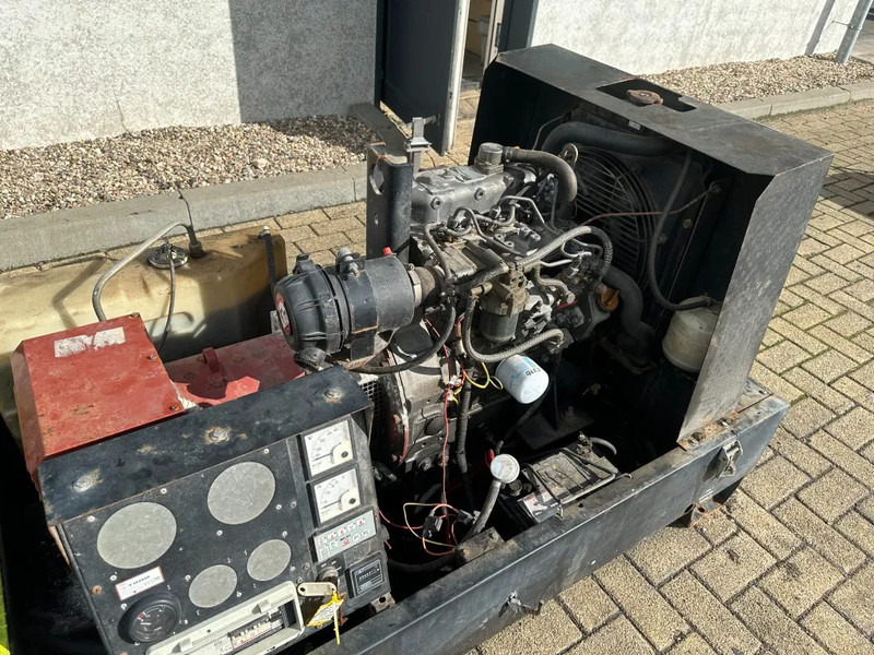 Pramac Yanmar 3TNE88-PG Mecc Alte Spa 15 kVA Silent generatorset - Áramfejlesztő: 5 kép. Pramac Yanmar 3TNE88-PG Mecc Alte Spa 15 kVA Silent generatorset - Áramfejlesztő: 5 kép.