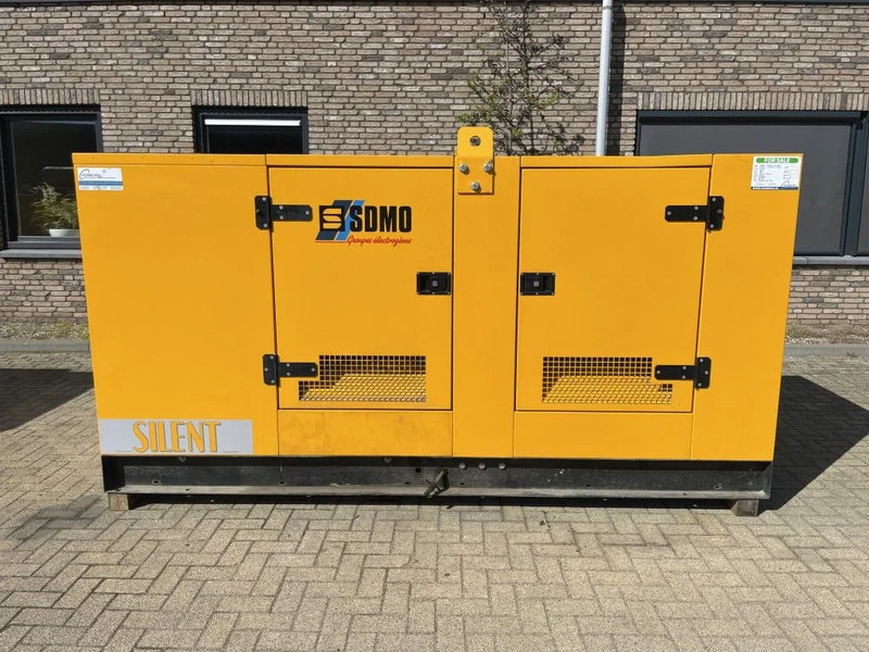 SDMO Cummins Leroy Somer 150 kVA silent - Áramfejlesztő: 2 kép. SDMO Cummins Leroy Somer 150 kVA silent - Áramfejlesztő: 2 kép.