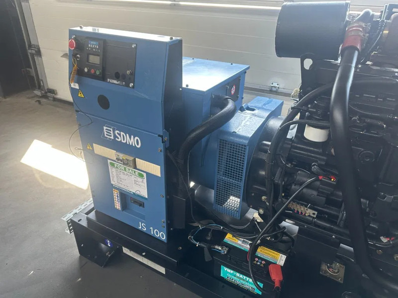 SDMO JS100K John Deere Leroy Somer 100 kVA generatorset - Áramfejlesztő: 2 kép. SDMO JS100K John Deere Leroy Somer 100 kVA generatorset - Áramfejlesztő: 2 kép.