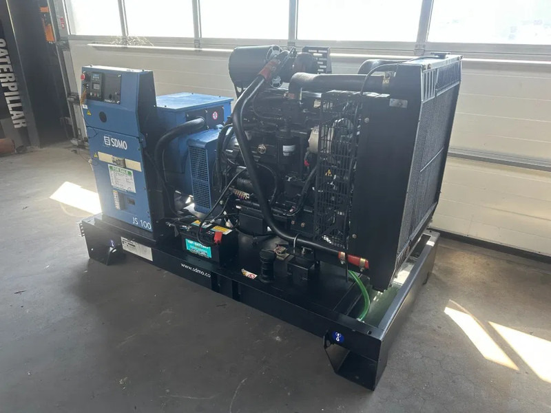 SDMO JS100K John Deere Leroy Somer 100 kVA generatorset - Áramfejlesztő: 5 kép. SDMO JS100K John Deere Leroy Somer 100 kVA generatorset - Áramfejlesztő: 5 kép.