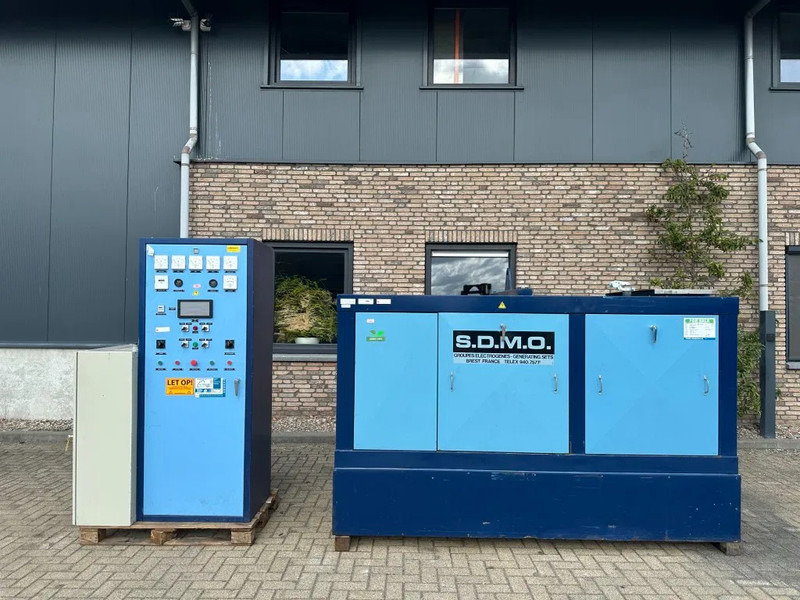 SDMO VM Leroy Somer 30 kVA Silent noodstroom generatorset - Áramfejlesztő: 1 kép. SDMO VM Leroy Somer 30 kVA Silent noodstroom generatorset - Áramfejlesztő: 1 kép.