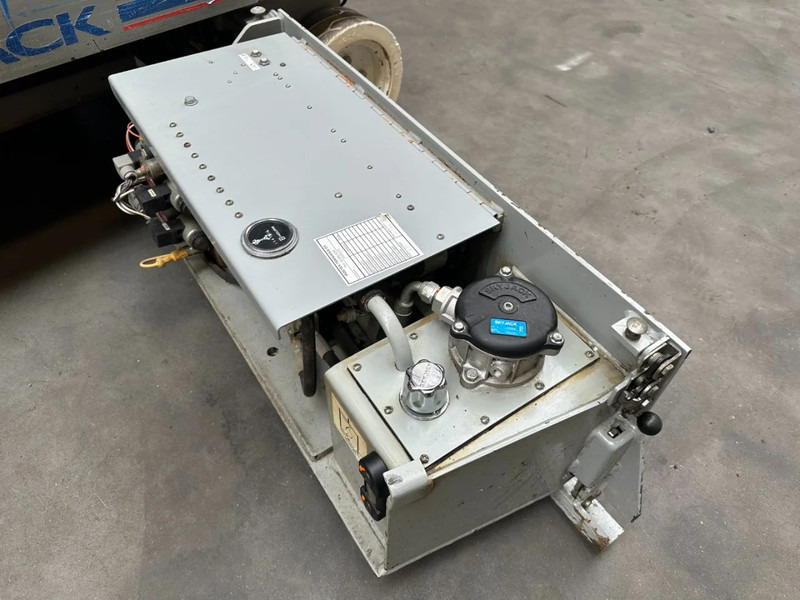 Skyjack SJIII 3219 Elektra Schaarhoogwerker 7.6 meter werkhoogte 21 stuks / pieces - Személyemelő: 5 kép. Skyjack SJIII 3219 Elektra Schaarhoogwerker 7.6 meter werkhoogte 21 stuks / pieces - Személyemelő: 5 kép.