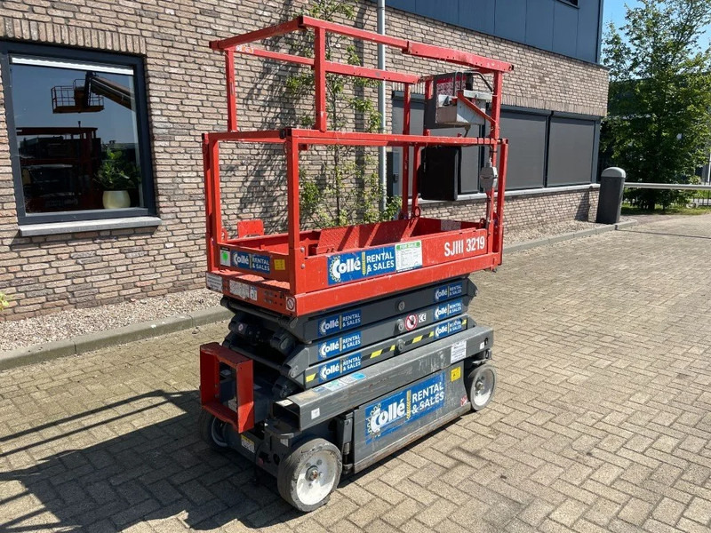 Skyjack SJIII 3219 Elektra Schaarhoogwerker 7.6 meter werkhoogte - Személyemelő: 1 kép. Skyjack SJIII 3219 Elektra Schaarhoogwerker 7.6 meter werkhoogte - Személyemelő: 1 kép.