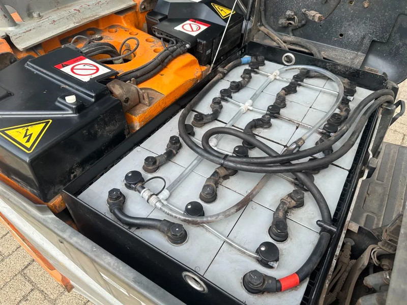 Still RX 50-15 Triplex Freelift Sideshift Elektra Heftruck 1.5 ton Accu 2021 - Elektromos targonca: 4 kép. Still RX 50-15 Triplex Freelift Sideshift Elektra Heftruck 1.5 ton Accu 2021 - Elektromos targonca: 4 kép.