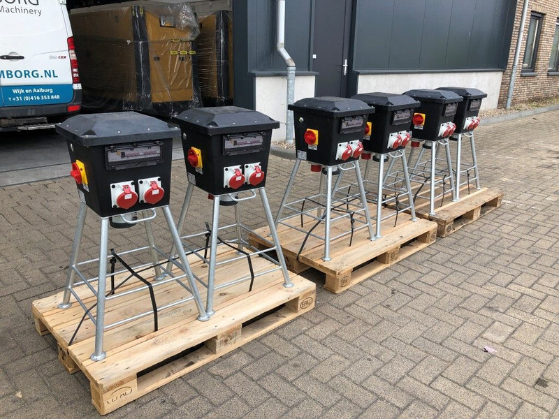 Vello Rubber-56.2 Stroomverdeelkast Zwerfkast Paddestoel 63 Ampère Nieuw ! - Áramfejlesztő: 1 kép. Vello Rubber-56.2 Stroomverdeelkast Zwerfkast Paddestoel 63 Ampère Nieuw ! - Áramfejlesztő: 1 kép.