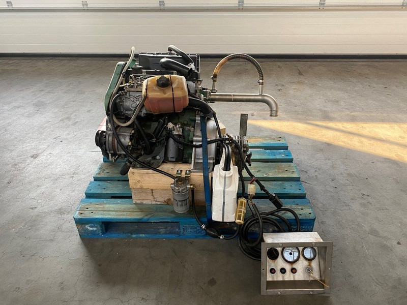 Volkswagen 068.2/M344 Marine Diesel motor 33 kW / 45 PK met keerkoppeling - Motor - Anyagmozgató gép: 1 kép. Volkswagen 068.2/M344 Marine Diesel motor 33 kW / 45 PK met keerkoppeling - Motor - Anyagmozgató gép: 1 kép.