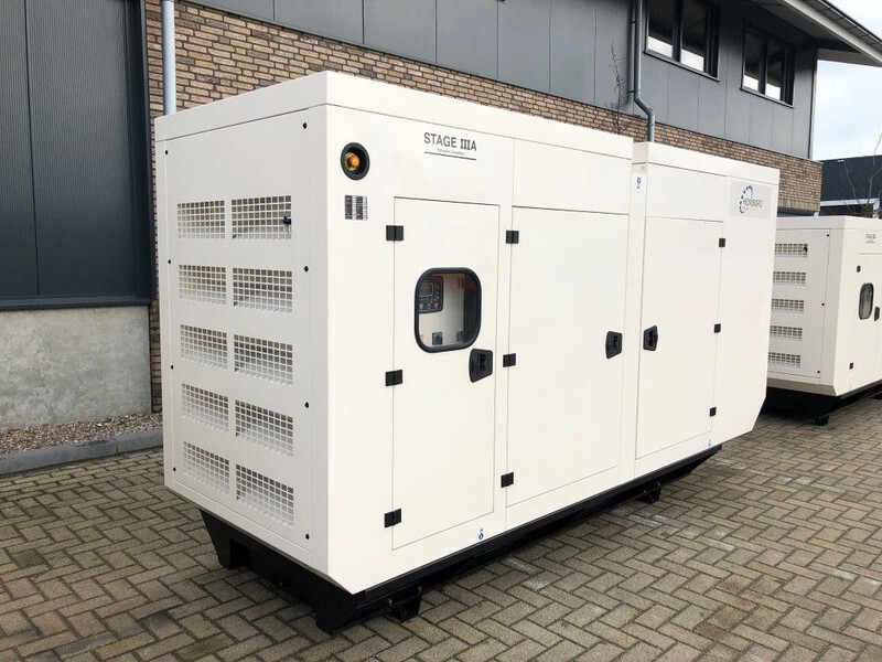 Volvo Stage 3A 167 kVA Supersilent generatorset - Áramfejlesztő: 2 kép. Volvo Stage 3A 167 kVA Supersilent generatorset - Áramfejlesztő: 2 kép.
