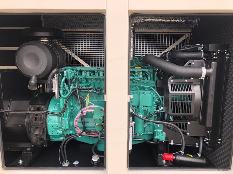 Volvo Stage 3A 167 kVA Supersilent generatorset - Áramfejlesztő: 3 kép. Volvo Stage 3A 167 kVA Supersilent generatorset - Áramfejlesztő: 3 kép.