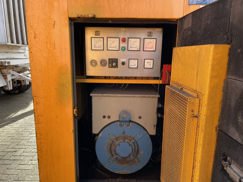 Volvo TID 121 LG Leroy Somer 275 kVA Silent generatorset - Áramfejlesztő: 5 kép. Volvo TID 121 LG Leroy Somer 275 kVA Silent generatorset - Áramfejlesztő: 5 kép.