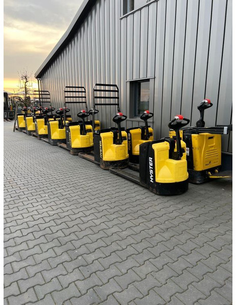 Yale MP 20 X FBW 2 ton Palletwagen Elektra Pallettruck Meerijder - Kézi raklapemelő: 2 kép. Yale MP 20 X FBW 2 ton Palletwagen Elektra Pallettruck Meerijder - Kézi raklapemelő: 2 kép.