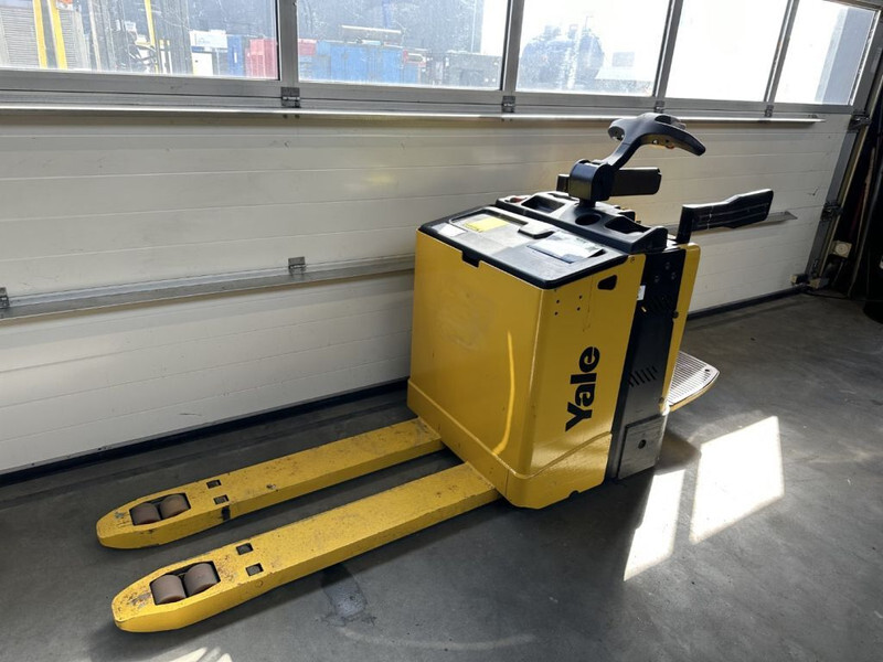 Yale MP 20 X FBW 2 ton Palletwagen Elektra Pallettruck Meerijder - Kézi raklapemelő: 1 kép. Yale MP 20 X FBW 2 ton Palletwagen Elektra Pallettruck Meerijder - Kézi raklapemelő: 1 kép.