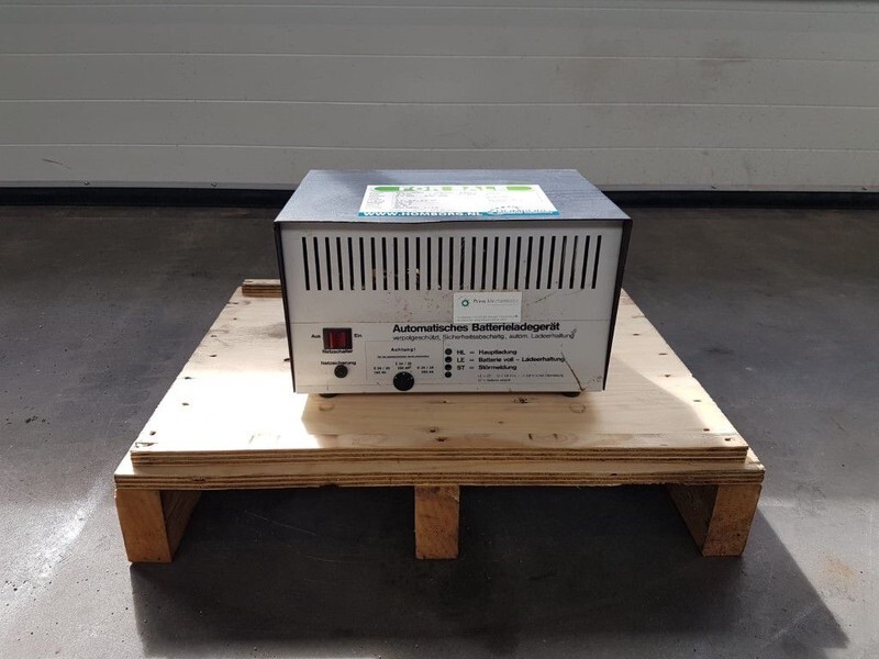 Acculader 24 Volt Acculader 230 Volt Battery Charger - Szerszám/ Felszerelés: 1 kép. Acculader 24 Volt Acculader 230 Volt Battery Charger - Szerszám/ Felszerelés: 1 kép.