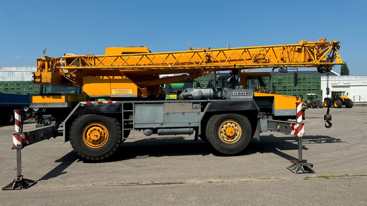 Liebherr LTM 1025 Mobilkran 40m Doppelklappspitze - Darus autó: 4 kép. Liebherr LTM 1025 Mobilkran 40m Doppelklappspitze - Darus autó: 4 kép.