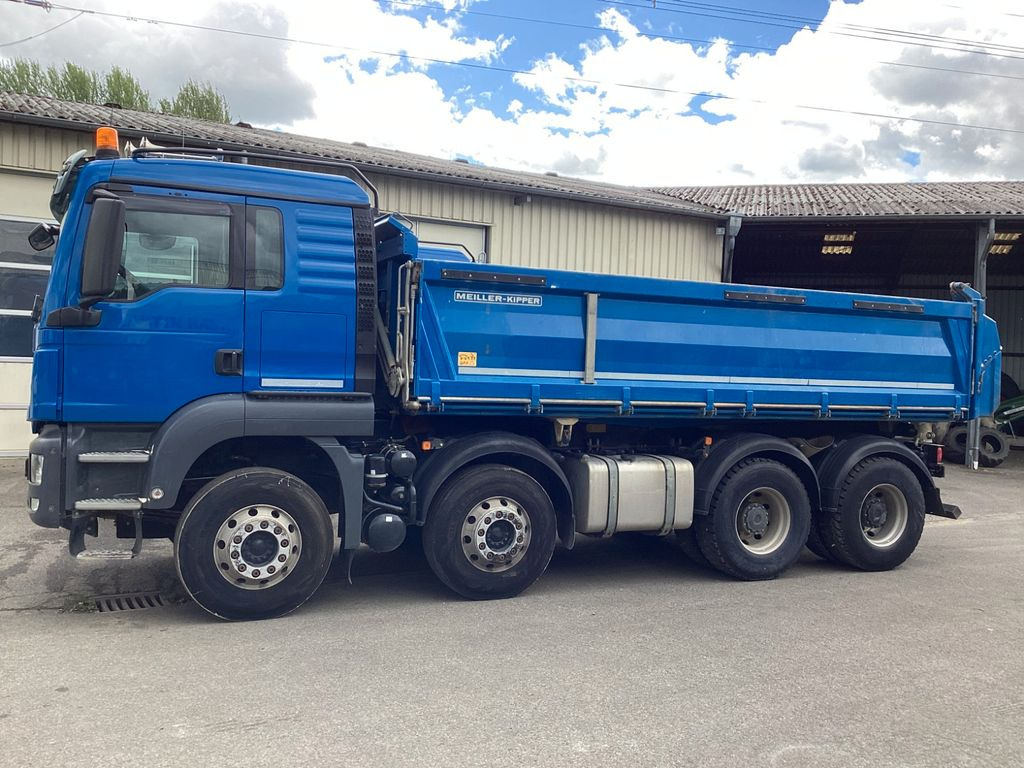MAN TGS 35.470 8x4 Meiller 3-Seiten Stahlkipper - Billenőplatós teherautó: 2 kép. MAN TGS 35.470 8x4 Meiller 3-Seiten Stahlkipper - Billenőplatós teherautó: 2 kép.