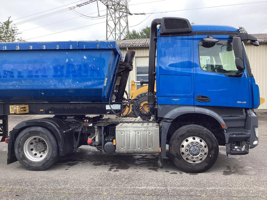 Mercedes Benz Arocs 1845 HAD 4×4 - Billenőplatós teherautó: 4 kép. Mercedes Benz Arocs 1845 HAD 4×4 - Billenőplatós teherautó: 4 kép.