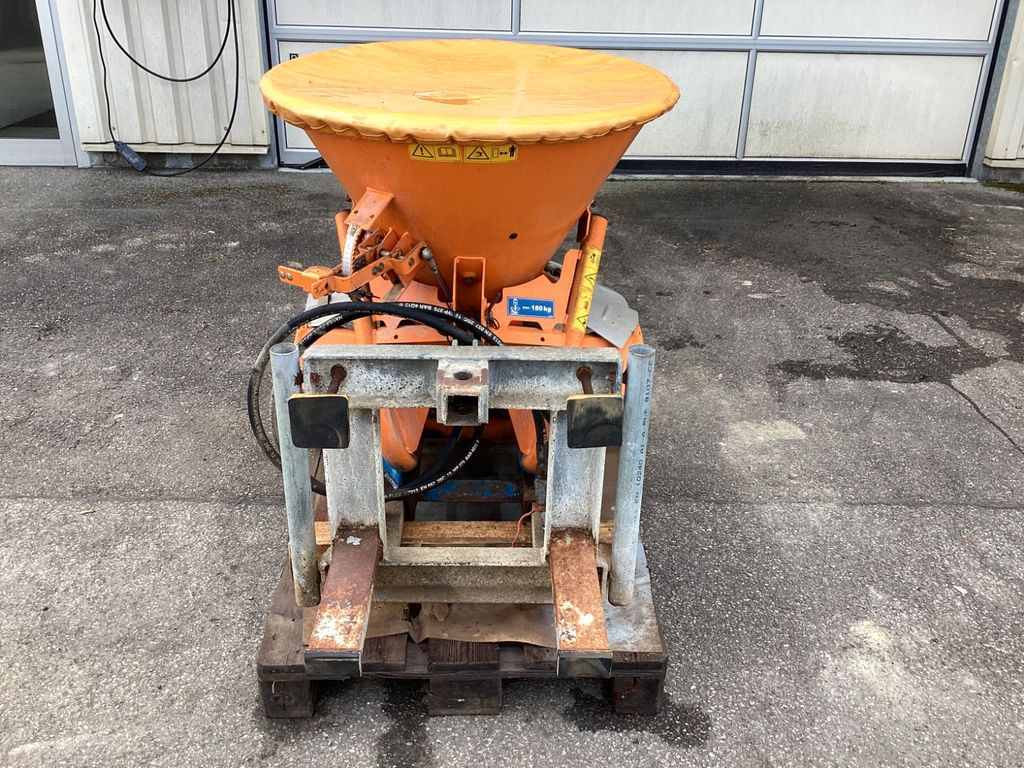 Rauch SA121 R Typ 4 Salzstreuer Splittstreuer hydr. - Homok-/ Sószóró: 4 kép. Rauch SA121 R Typ 4 Salzstreuer Splittstreuer hydr. - Homok-/ Sószóró: 4 kép.