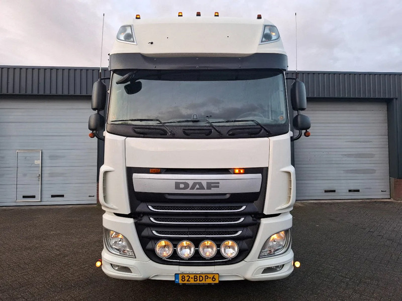 DAF XF 460 NL TREKKER - Nyergesvontató: 2 kép. DAF XF 460 NL TREKKER - Nyergesvontató: 2 kép.