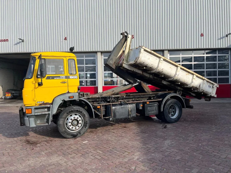 DAF 1900 F HAAKARM - Cserefelépítményes teherautó: 2 kép. DAF 1900 F HAAKARM - Cserefelépítményes teherautó: 2 kép.