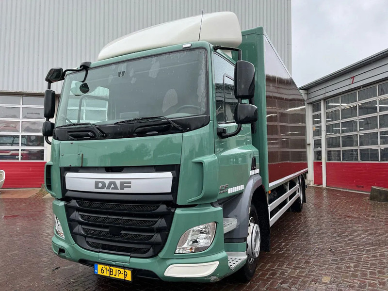 DAF CF 230 FA - Dobozos felépítményű teherautó: 3 kép. DAF CF 230 FA - Dobozos felépítményű teherautó: 3 kép.