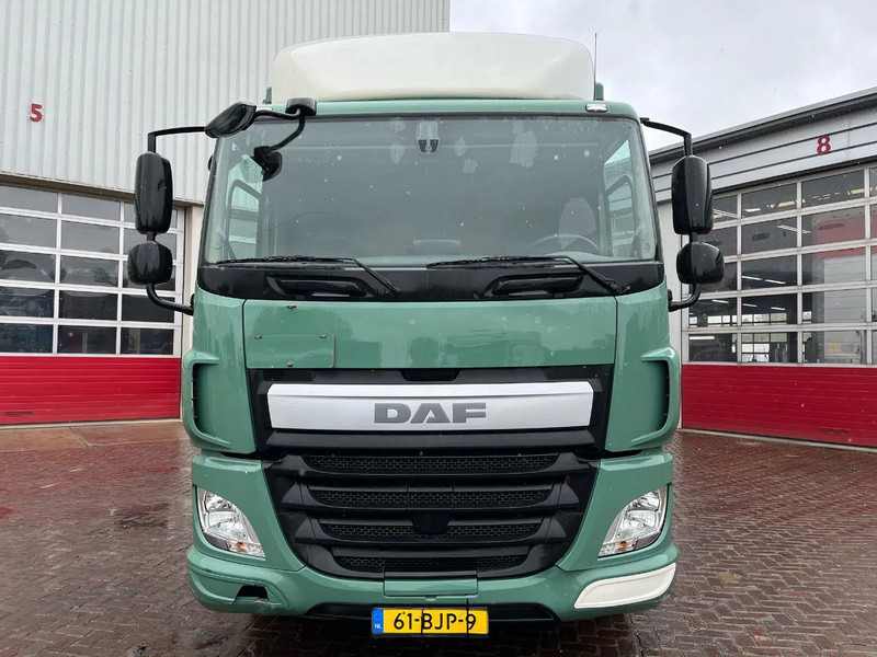 DAF CF 230 FA - Dobozos felépítményű teherautó: 3 kép. DAF CF 230 FA - Dobozos felépítményű teherautó: 3 kép.
