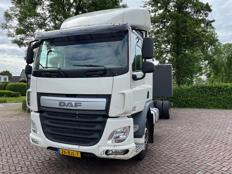 DAF CF 260 CF 260 FA CHASSIS CABINE EURO 6 - Alvaz teherautó: 2 kép. DAF CF 260 CF 260 FA CHASSIS CABINE EURO 6 - Alvaz teherautó: 2 kép.