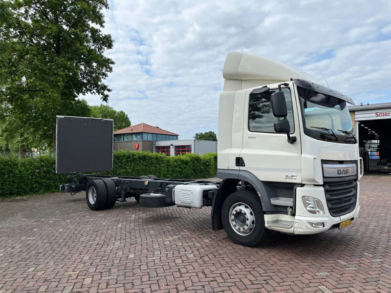 DAF CF 260 CF 260 FA CHASSIS CABINE EURO 6 - Alvaz teherautó: 5 kép. DAF CF 260 CF 260 FA CHASSIS CABINE EURO 6 - Alvaz teherautó: 5 kép.