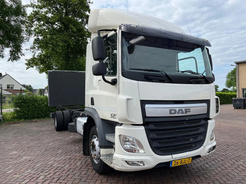DAF CF 260 CF 260 FA CHASSIS CABINE EURO 6 - Alvaz teherautó: 4 kép. DAF CF 260 CF 260 FA CHASSIS CABINE EURO 6 - Alvaz teherautó: 4 kép.