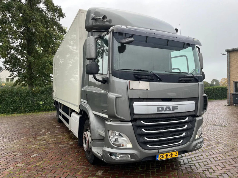DAF CF 290 FA - Dobozos felépítményű teherautó: 2 kép. DAF CF 290 FA - Dobozos felépítményű teherautó: 2 kép.
