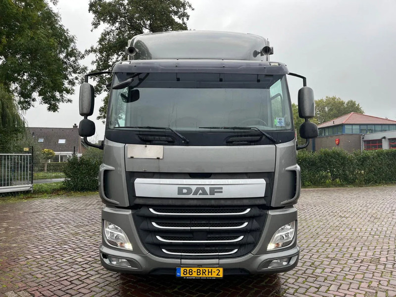 DAF CF 290 FA - Dobozos felépítményű teherautó: 3 kép. DAF CF 290 FA - Dobozos felépítményű teherautó: 3 kép.