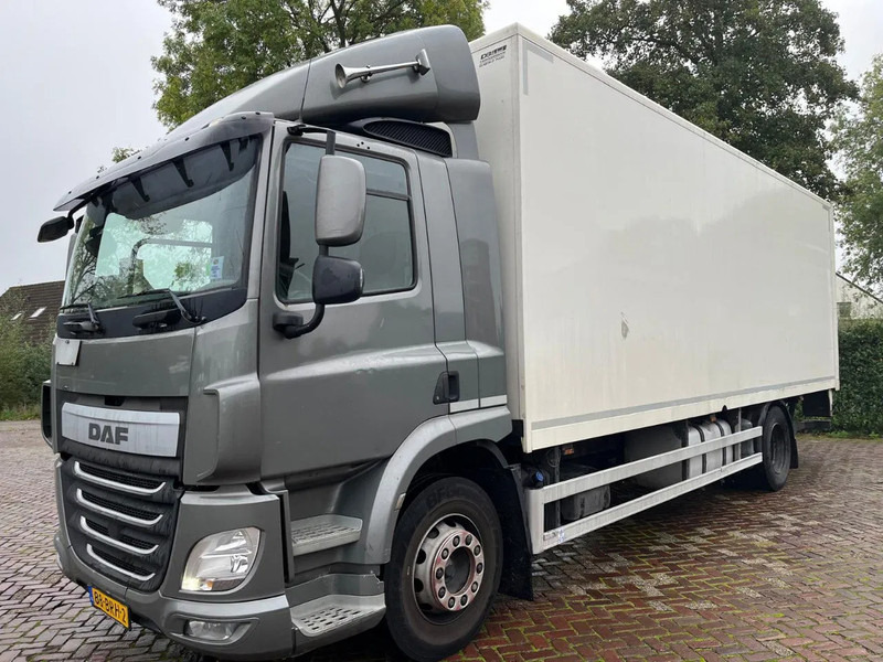 DAF CF 290 FA - Dobozos felépítményű teherautó: 5 kép. DAF CF 290 FA - Dobozos felépítményű teherautó: 5 kép.