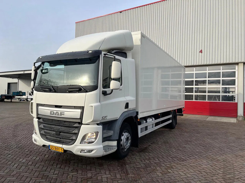 DAF CF 310 FA EURO 6 - Dobozos felépítményű teherautó: 3 kép. DAF CF 310 FA EURO 6 - Dobozos felépítményű teherautó: 3 kép.