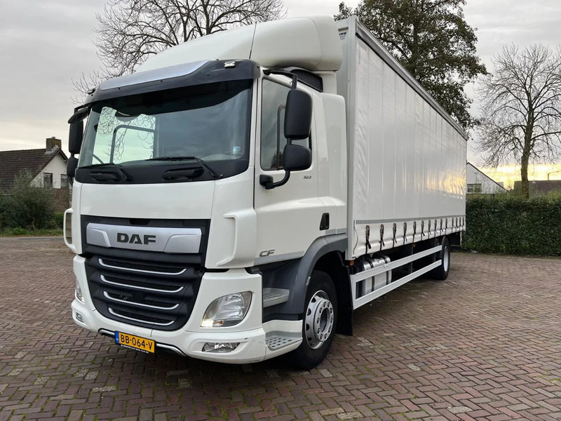 DAF CF 320 FA - Ponyvás teherautó: 1 kép. DAF CF 320 FA - Ponyvás teherautó: 1 kép.