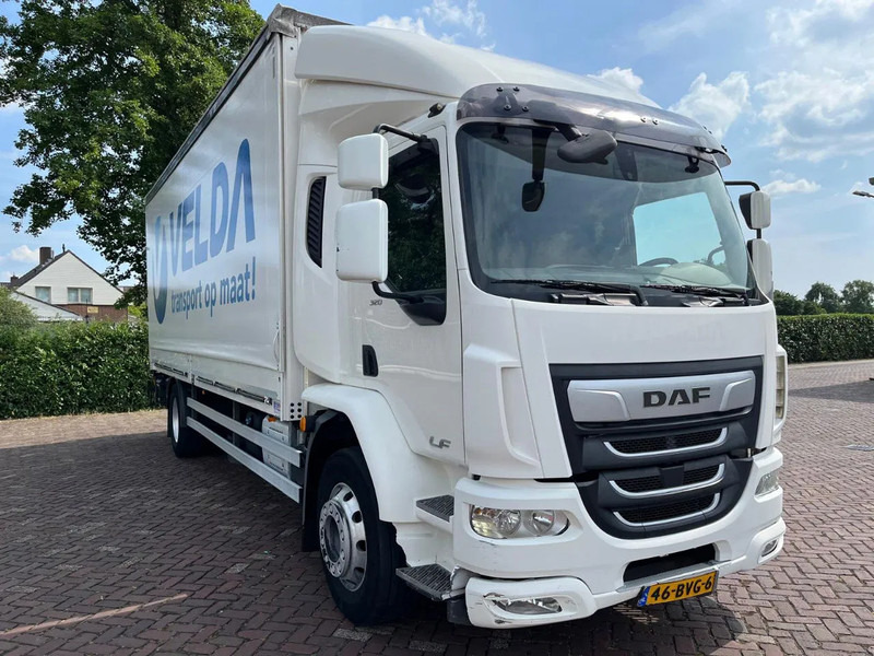 DAF CF 320 FA - Dobozos felépítményű teherautó: 4 kép. DAF CF 320 FA - Dobozos felépítményű teherautó: 4 kép.