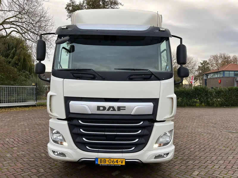 DAF CF 320 FA - Ponyvás teherautó: 3 kép. DAF CF 320 FA - Ponyvás teherautó: 3 kép.