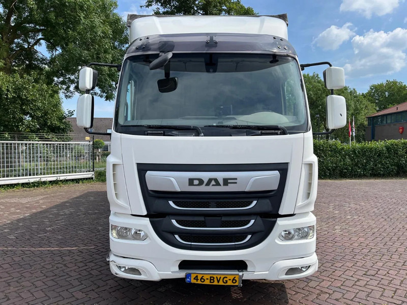 DAF CF 320 FA - Dobozos felépítményű teherautó: 3 kép. DAF CF 320 FA - Dobozos felépítményű teherautó: 3 kép.