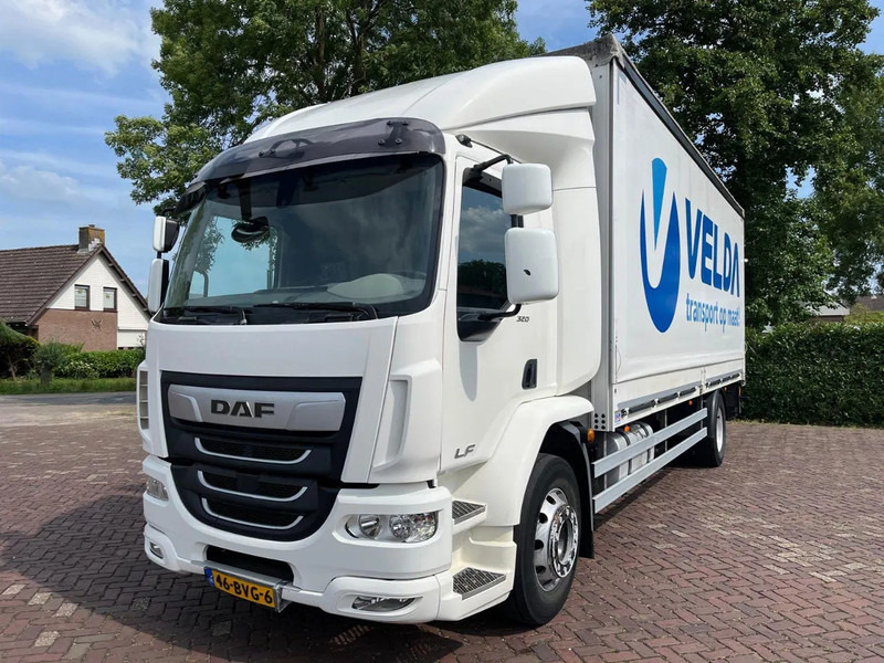 DAF CF 320 FA - Dobozos felépítményű teherautó: 2 kép. DAF CF 320 FA - Dobozos felépítményű teherautó: 2 kép.