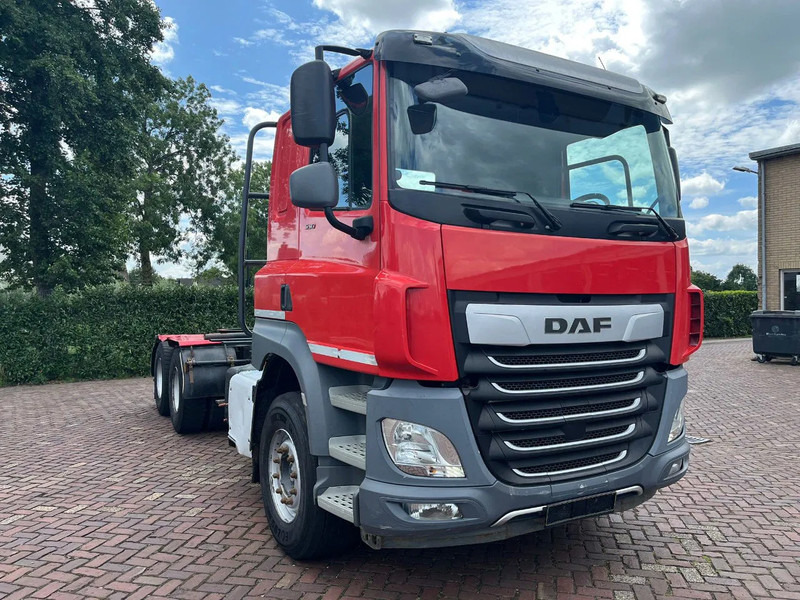 DAF CF 530 FAT intarder - Dobozos felépítményű teherautó: 4 kép. DAF CF 530 FAT intarder - Dobozos felépítményű teherautó: 4 kép.