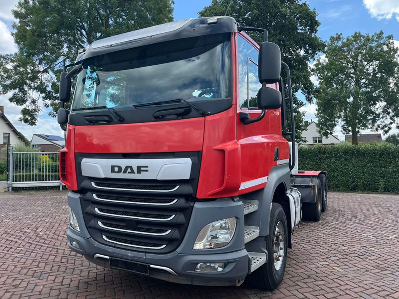 DAF CF 530 FAT intarder - Dobozos felépítményű teherautó: 2 kép. DAF CF 530 FAT intarder - Dobozos felépítményű teherautó: 2 kép.