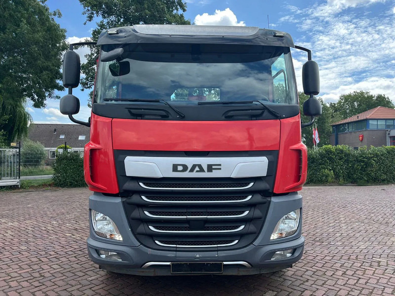 DAF CF 530 FAT intarder - Dobozos felépítményű teherautó: 3 kép. DAF CF 530 FAT intarder - Dobozos felépítményű teherautó: 3 kép.