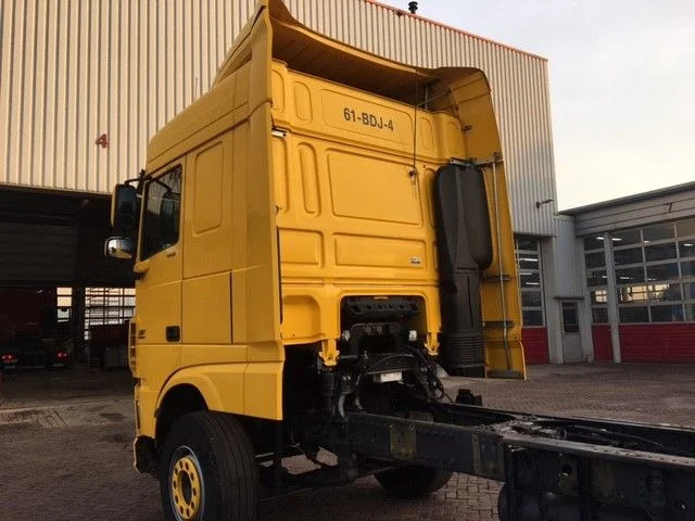DAF Cabine XF Space Cab Euro 6 - Fülke - Teherautó: 3 kép. DAF Cabine XF Space Cab Euro 6 - Fülke - Teherautó: 3 kép.