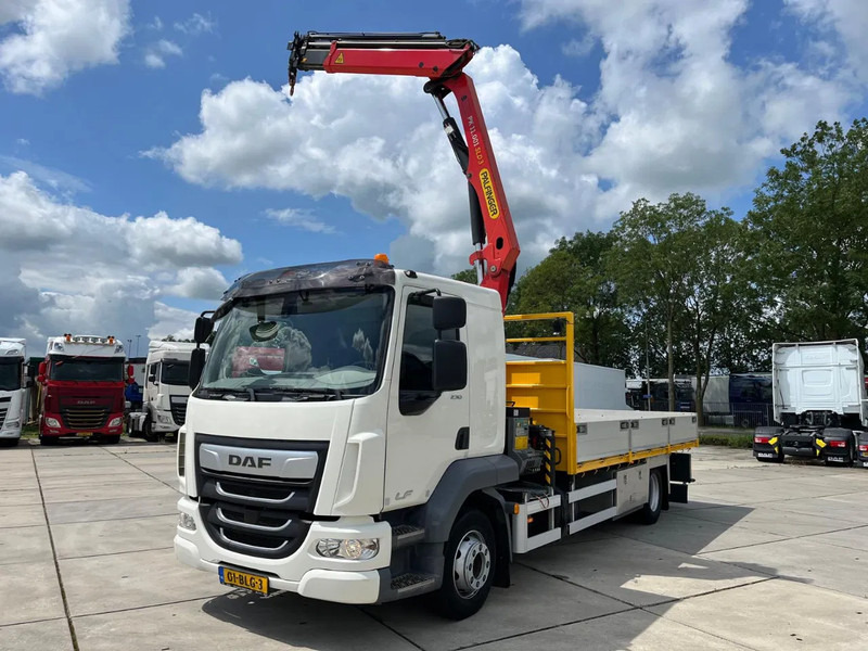 DAF LF 230 FA - Darus autó: 3 kép. DAF LF 230 FA - Darus autó: 3 kép.