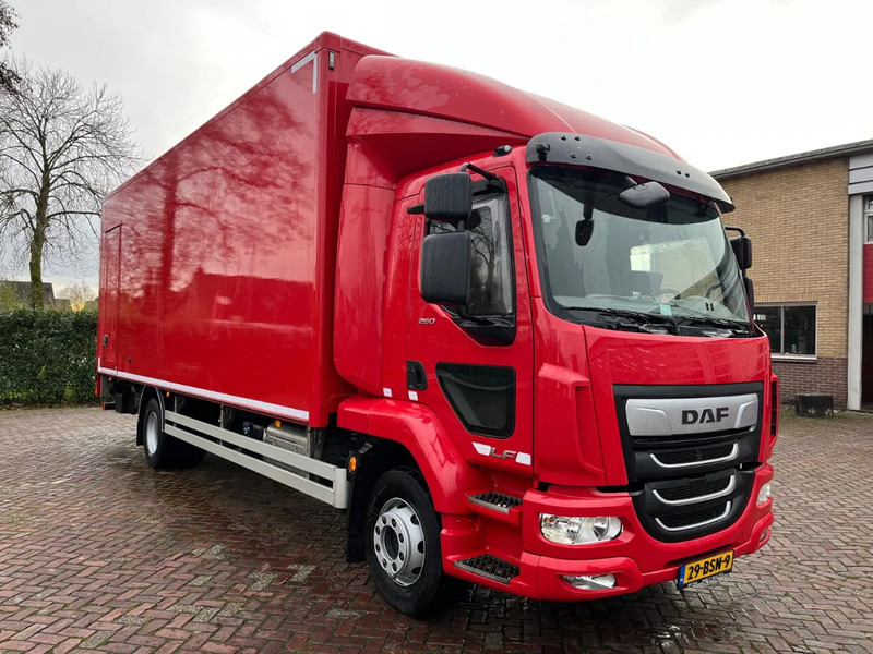 DAF LF 260 FA - Dobozos felépítményű teherautó: 1 kép. DAF LF 260 FA - Dobozos felépítményű teherautó: 1 kép.