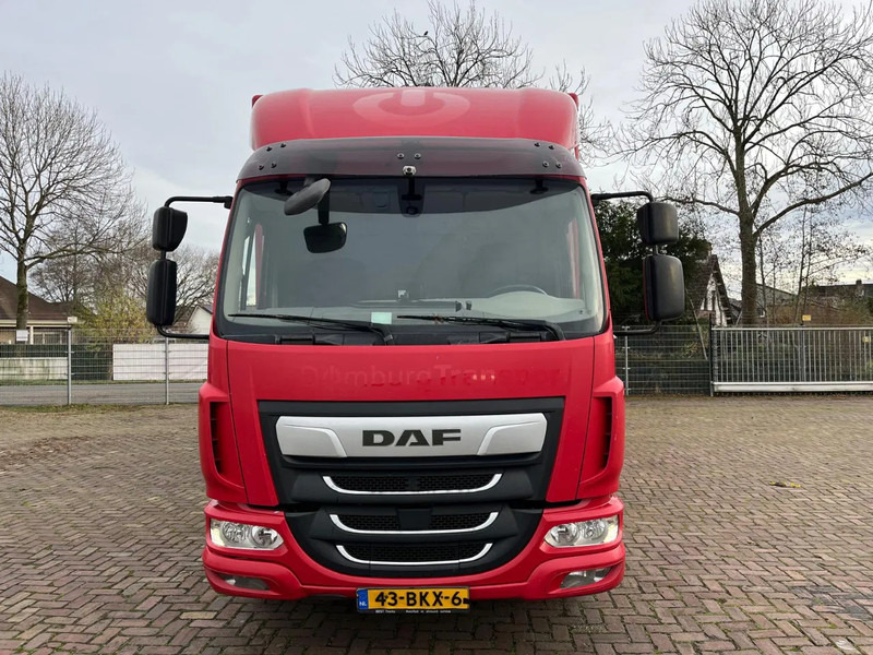 DAF LF 260 FA - Dobozos felépítményű teherautó: 2 kép. DAF LF 260 FA - Dobozos felépítményű teherautó: 2 kép.
