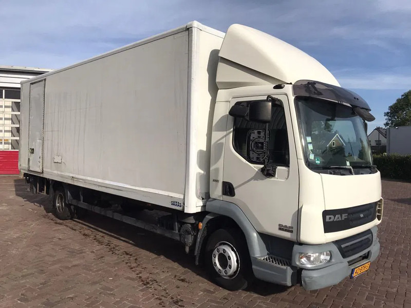 DAF LF 45 12.220 EURO 5 EEV - Dobozos felépítményű teherautó: 3 kép. DAF LF 45 12.220 EURO 5 EEV - Dobozos felépítményű teherautó: 3 kép.
