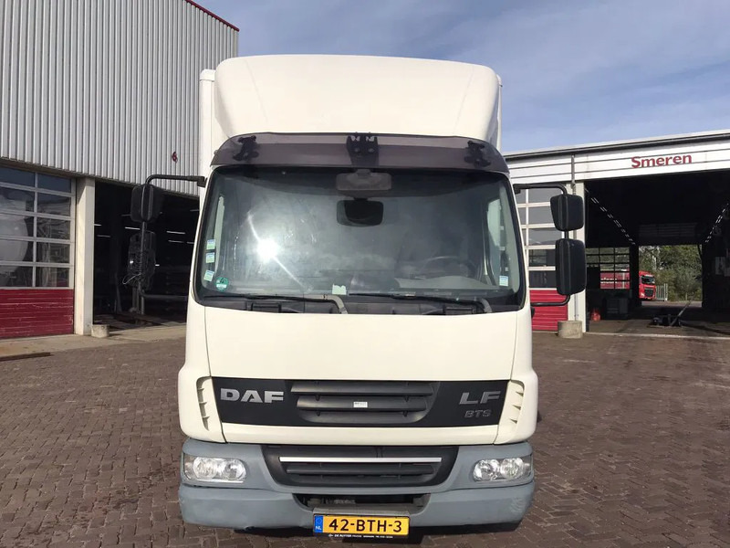 DAF LF 45 12.220 EURO 5 EEV - Dobozos felépítményű teherautó: 2 kép. DAF LF 45 12.220 EURO 5 EEV - Dobozos felépítményű teherautó: 2 kép.