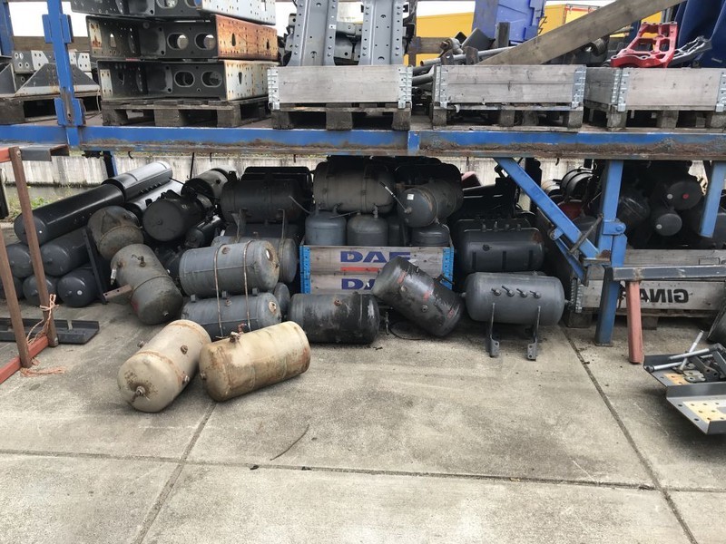 DAF STALEN LUCHTKETELS DIV AFMETINGEN - Fék alkatrészek - Teherautó: 1 kép. DAF STALEN LUCHTKETELS DIV AFMETINGEN - Fék alkatrészek - Teherautó: 1 kép.