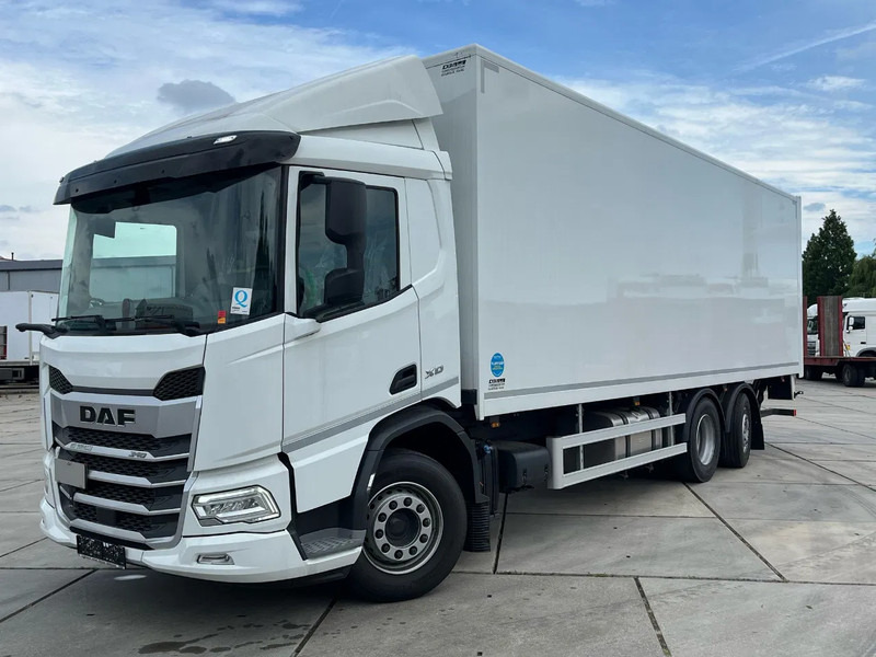 DAF XD 340 FAN 6x2 - Dobozos felépítményű teherautó: 3 kép. DAF XD 340 FAN 6x2 - Dobozos felépítményű teherautó: 3 kép.