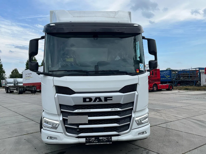 DAF XD 340 FAN 6x2 - Dobozos felépítményű teherautó: 2 kép. DAF XD 340 FAN 6x2 - Dobozos felépítményű teherautó: 2 kép.