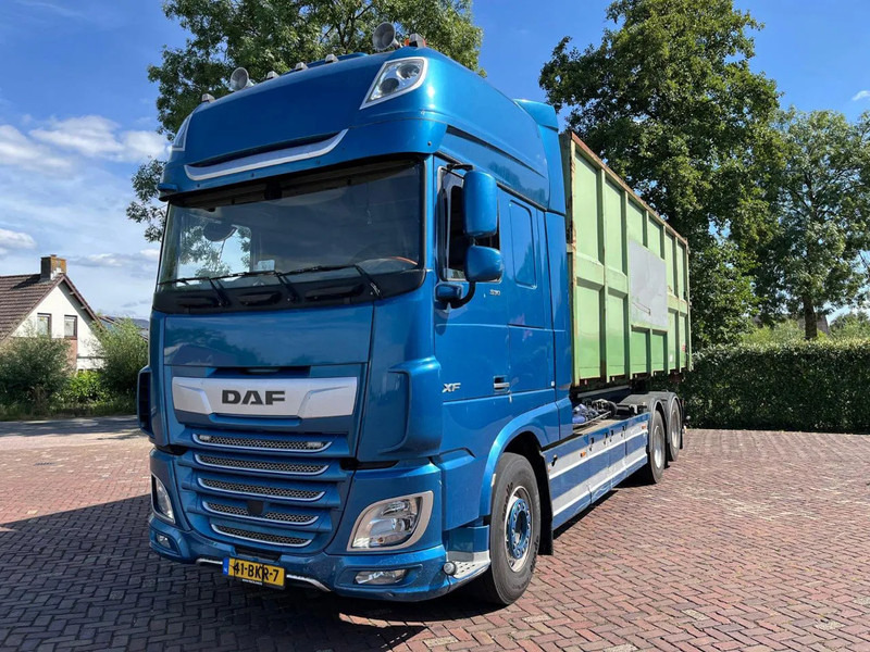 DAF XF 530 FAS - Cserefelépítményes teherautó: 2 kép. DAF XF 530 FAS - Cserefelépítményes teherautó: 2 kép.